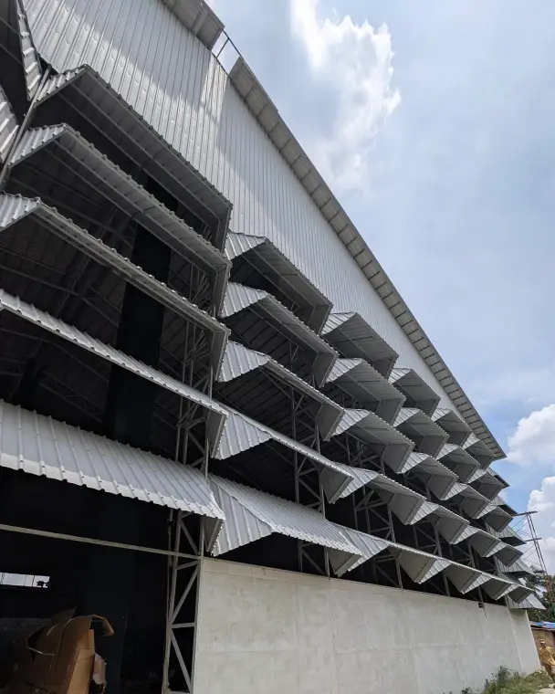 The ventilated facade of the hall